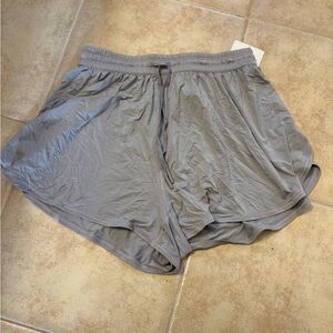 Modal high rise relaxed fit lounge short 3.5” 

Grey “silver drop”
New with tag
